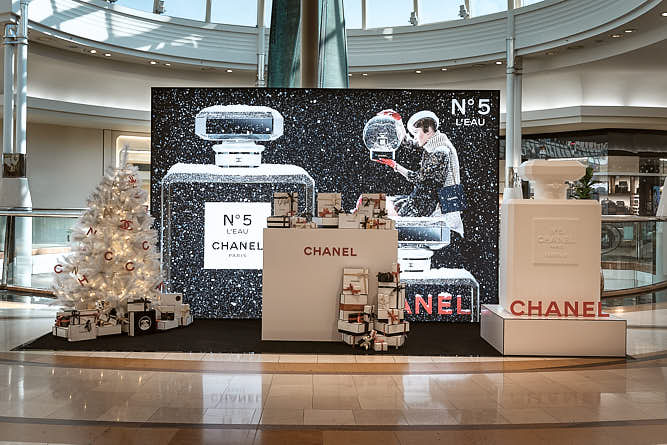 Photography Portfolio by P-O-L-O: Chanel-2019-Christmas-Display-Chadstone-Display from Centre-
